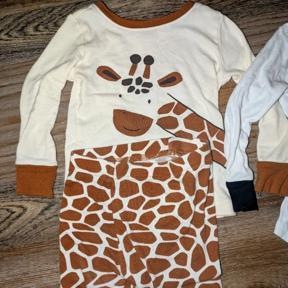 Old Navy Animal‎ Pajamas Giraffe Zebra Long Sleeve 2T Set Of 2